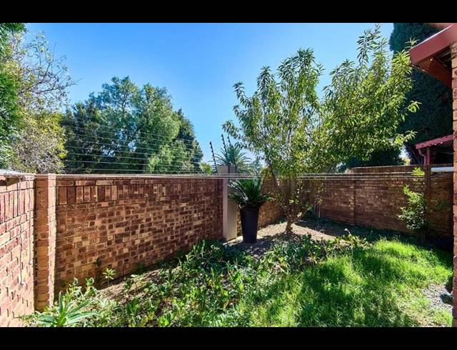 3 BEDROOM TOWNHOUSE FOR SALE IN CROYDON